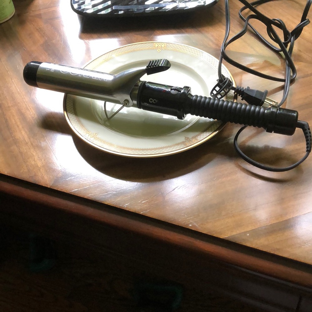 Conair - 1-1/4” Curling Iron.